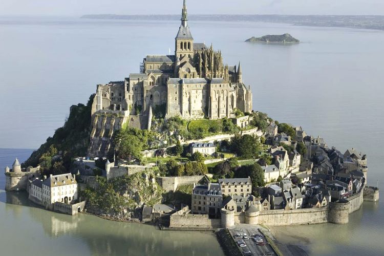 Mont Saint-Michel filled with PANOLIN EALs